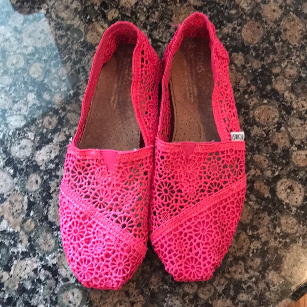 NWOT Pink crochet Toms size 8